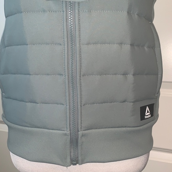 REEBOK BRAND NEW SIZE XS GETAWAY VEST - Picture 3 of 12